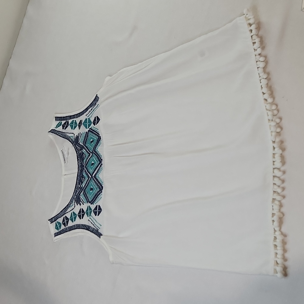 Westport sleevless embroidered top with pom pom hem. Size MP - Picture 7 of 11